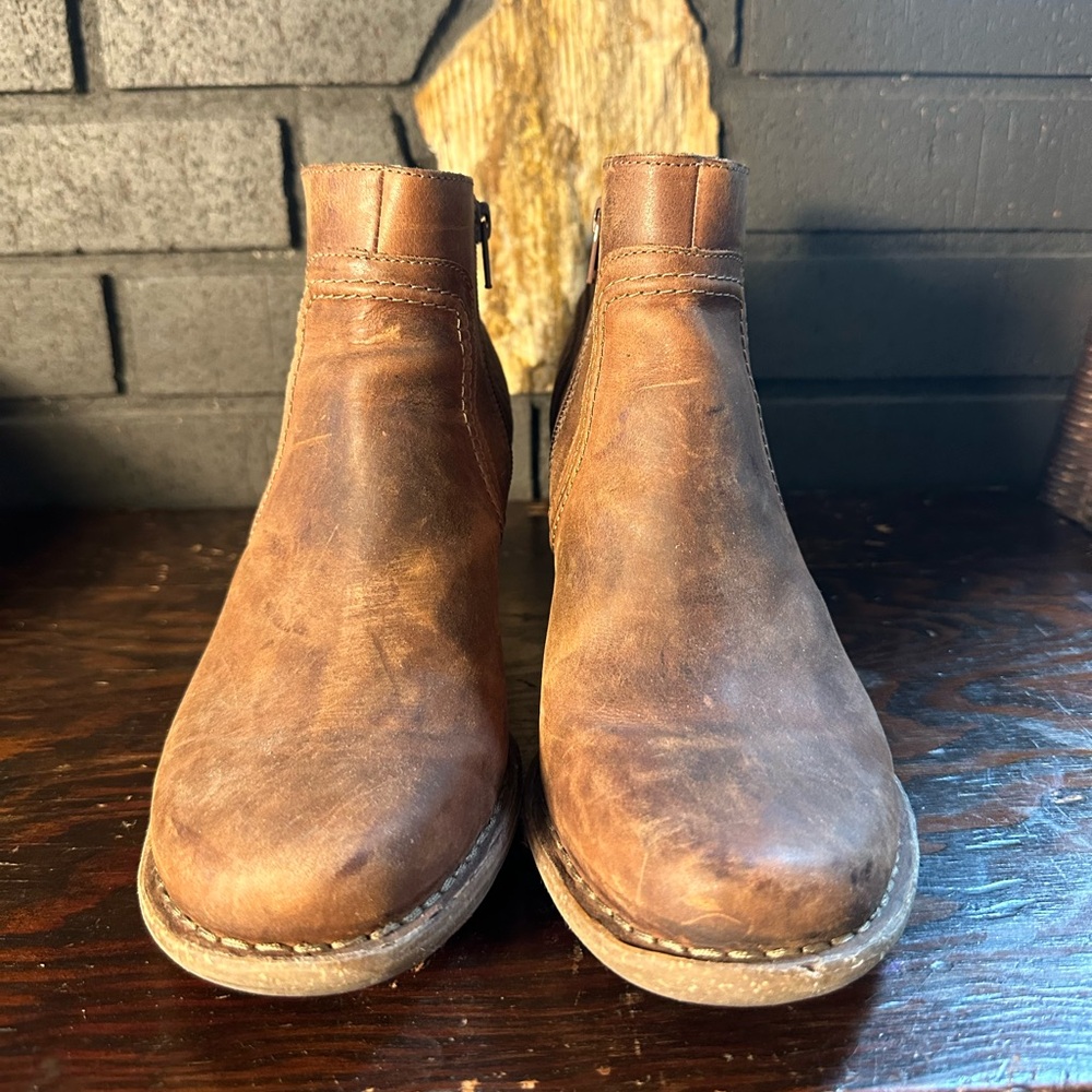Clarks ankle booties with a heel - Picture 7 of 7